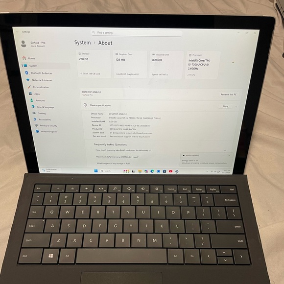 Windows Surface Pro 5 - Picture 3 of 6